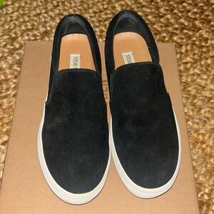 Steve Madden black slip ons